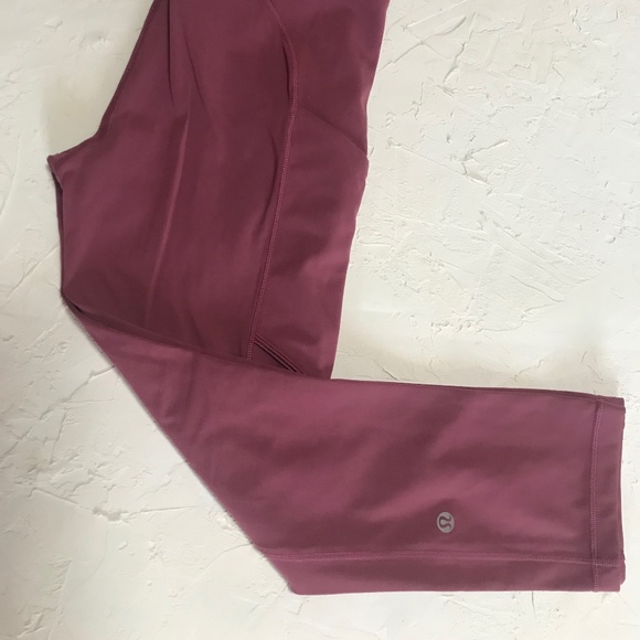 Lululemon Mid Rise Crop - Picture 3 of 5